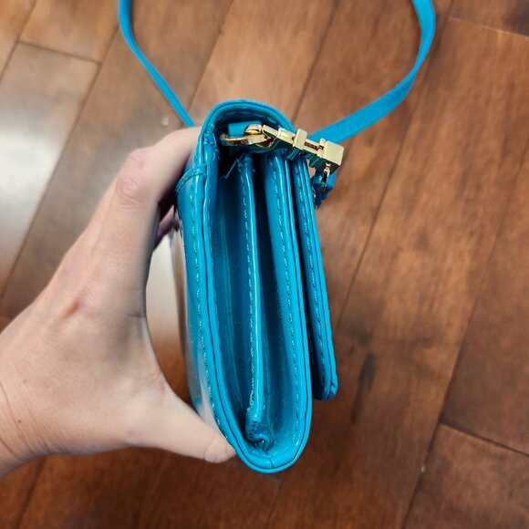 Tory Burch logo perforated patent bad in teal - Picture 5 of 16